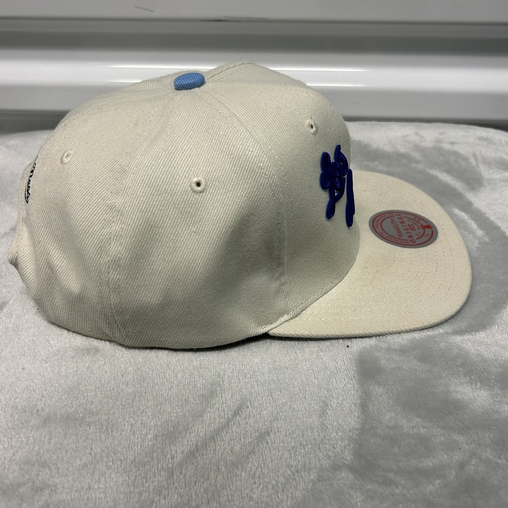 Los Angeles Lakers Hat Mens Off White Cap Snap Back Mitchell Ness NBA Script - Picture 5 of 10
